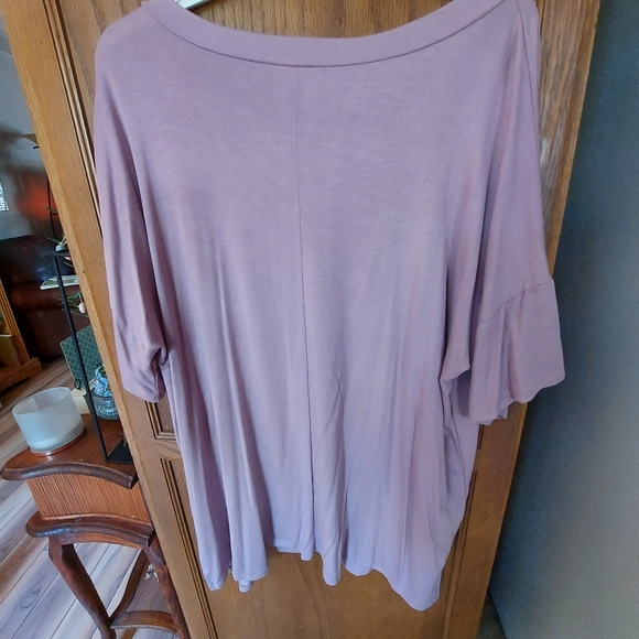 Lavender Vneck tunic. - Picture 2 of 2